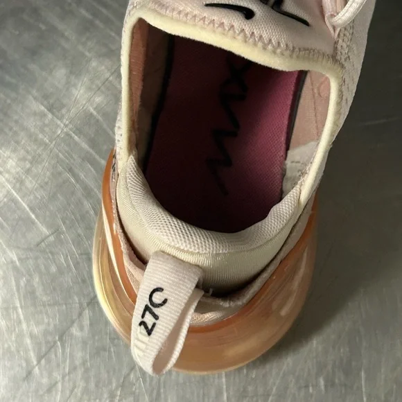 Nike Air Max 270 Size 9 Women’s - Picture 5 of 11